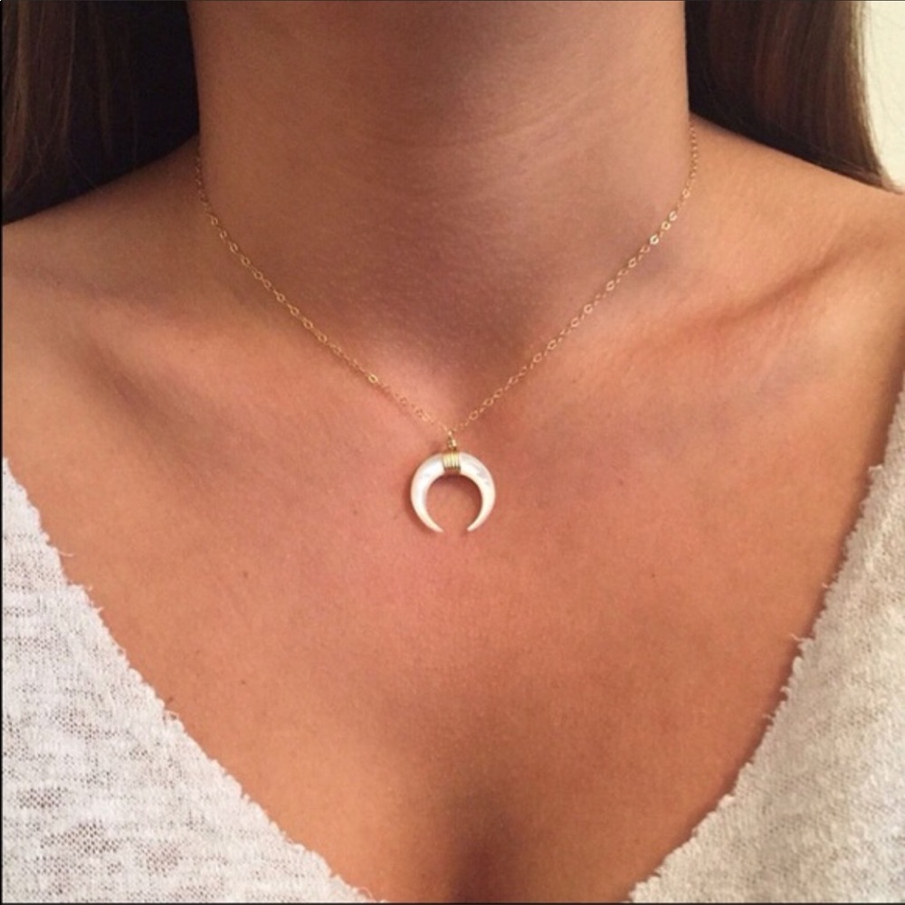 ✨New Boho Crescent Horn Pendant Necklace - Picture 2 of 4